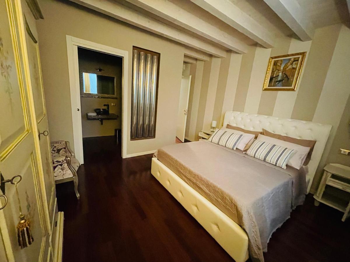 Desehouse Apartamento Desenzano del Garda Exterior foto