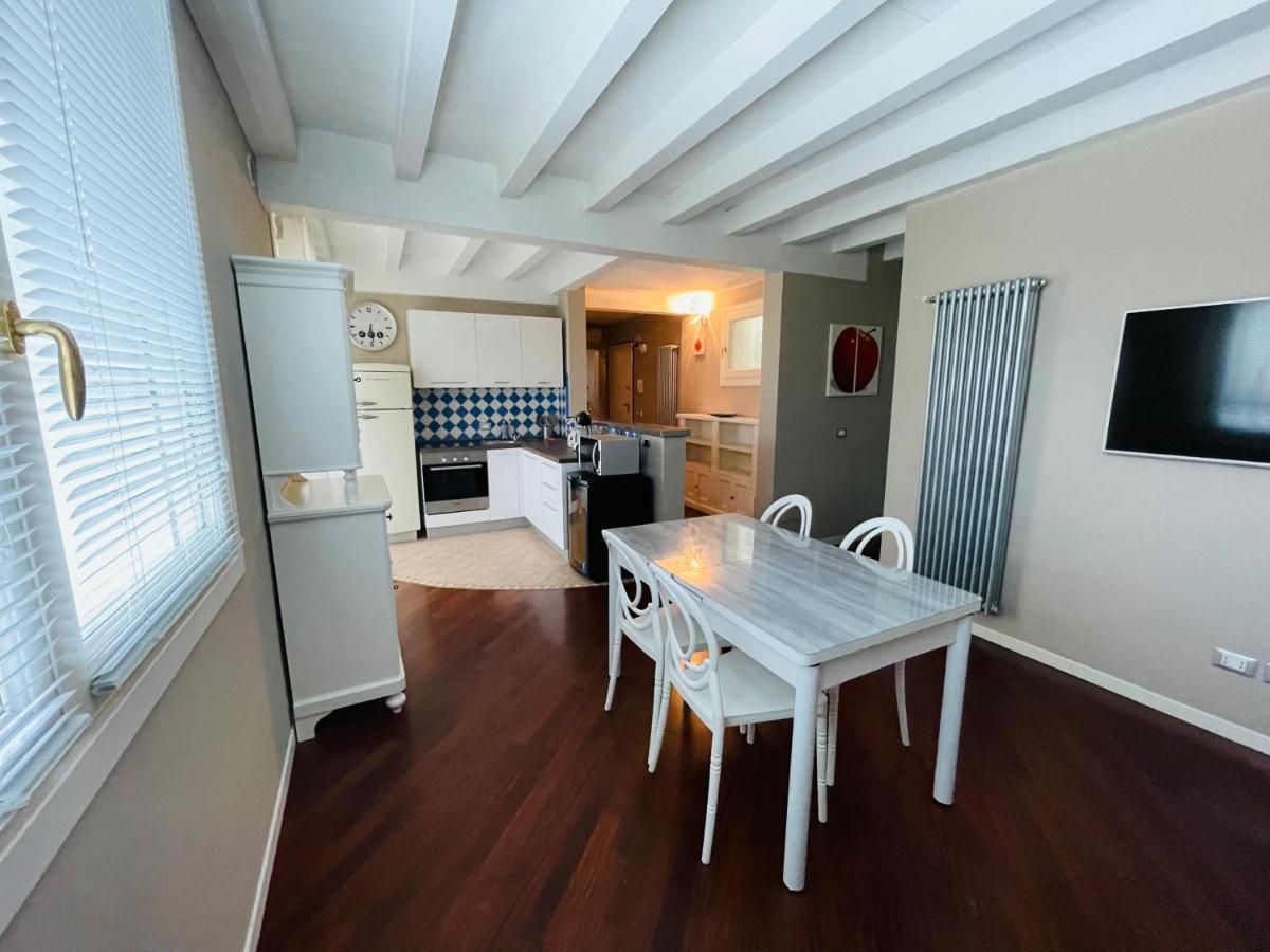Desehouse Apartamento Desenzano del Garda Exterior foto